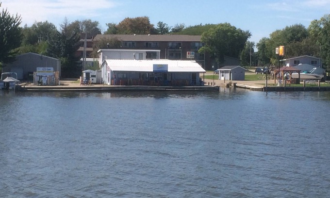 Winneconne Hotel | The Landing on the Wolf