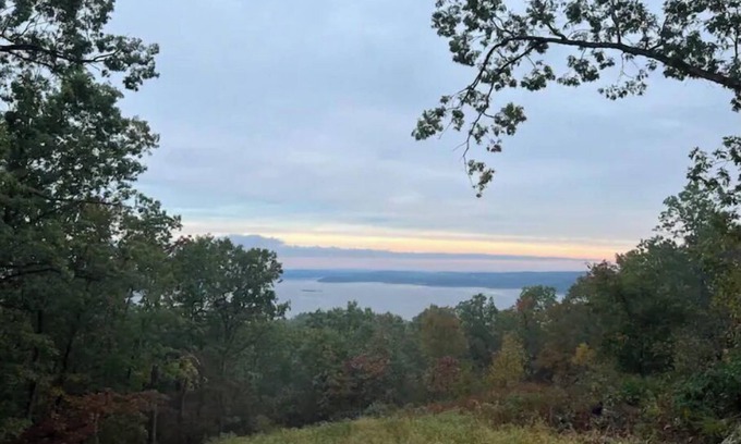 Elizabeth Hütte | The Lark Haus: Luxury Home with stunning lake view