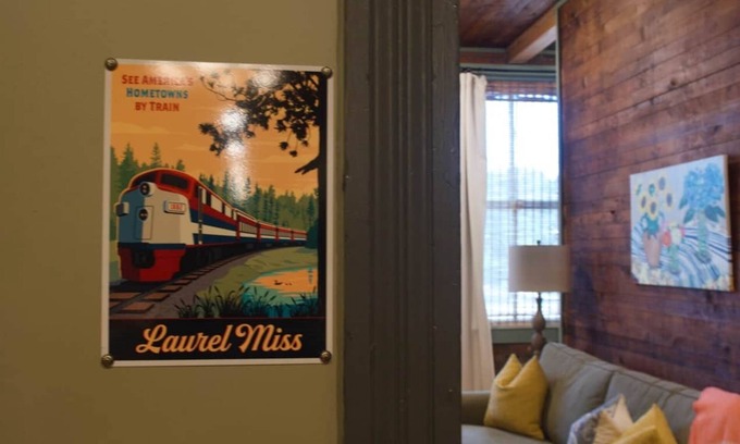 Laurel Haus | The Laurel Room- The Buzzard's Roost Inn