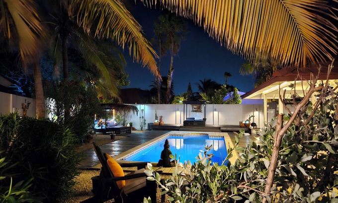 Sabana Liber Villapark Haus | Relaxing 2-bedroom house in enchanting villa park in Noord with private pool