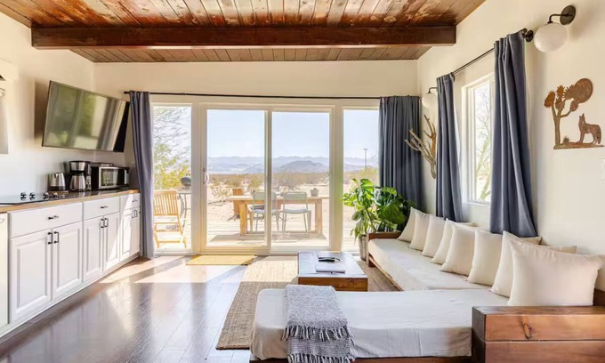 Twentynine Palms Kabine | The Leeds Cabin: A Civilization Escape