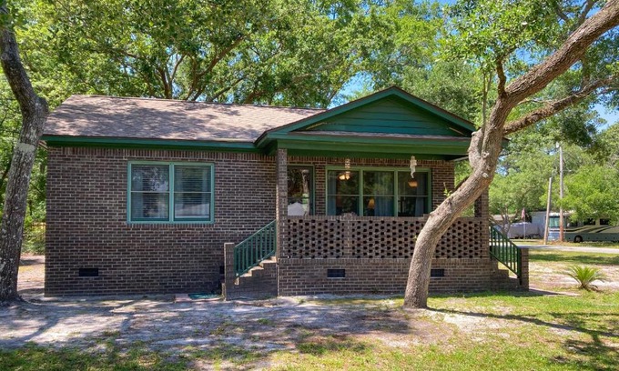Murrells Inlet Haus | The Little Brick Cottage