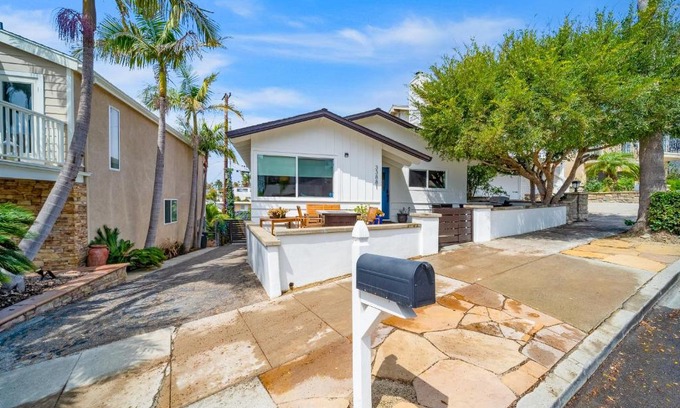 Lantern District Haus | The Little Crab Shack