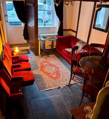 Machynlleth Haus | The Little Laura Ashley House