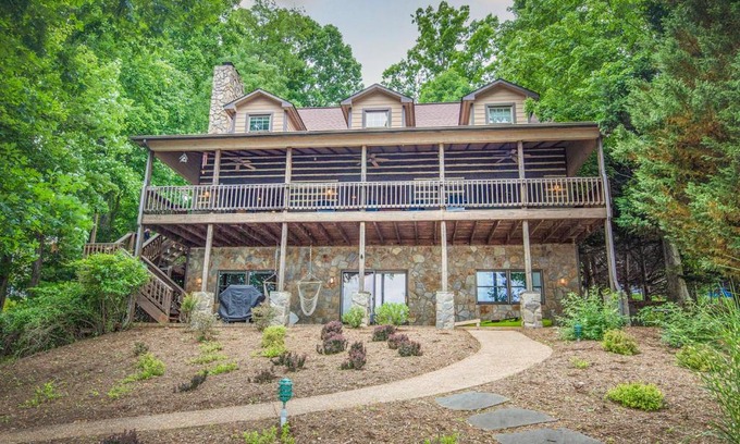 Huddleston Haus | The Lodge on Smith Mountain Lake