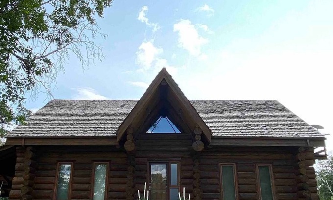 East Central Saskatchewan Haus | The Lodge--Unique log home on the banks of the river