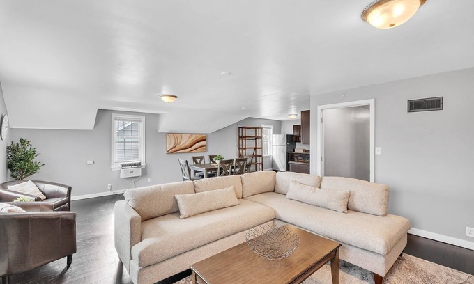 Middlebury Haus | The Loft 3BR Apartment with Scenic Deck
