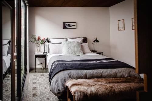South Hobart Haus | The Loft at SoHo: Architecture & Views