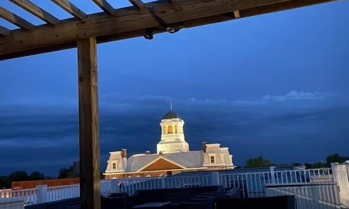 Versailles Haus | The Loft of the Rooftop | Excellent Views | Rooftop Lounging | Sleeps 6