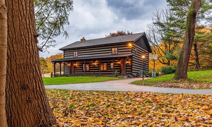 Gap Kabine | The Log House at Twin Brook