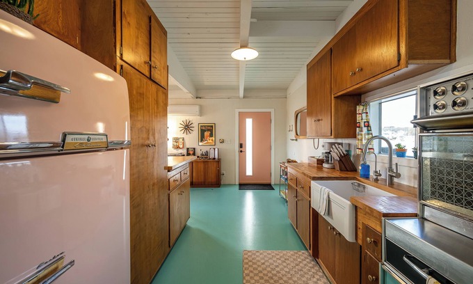 Joshua Tree Haus | The Lost Flamingo Retro Retreat Pool/Spa/EV/Views!