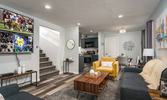 Roseland Haus | The Lucky Charm | Home of the Fighting Irish! BBQ, Games, 3-Bedrooms