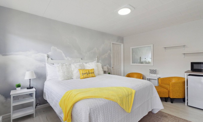 Arcadia Hotel | The Luxe King Room 5 / Pleasant Valley Arcadia Resort