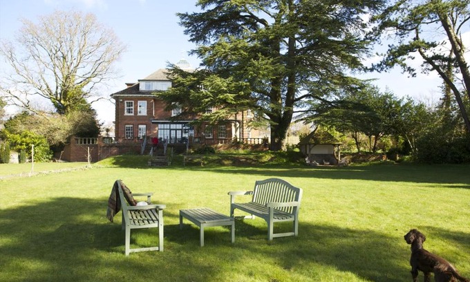 New Forest District Hotel | The Manor at Sway – Hotel, Restaurant and Gardens