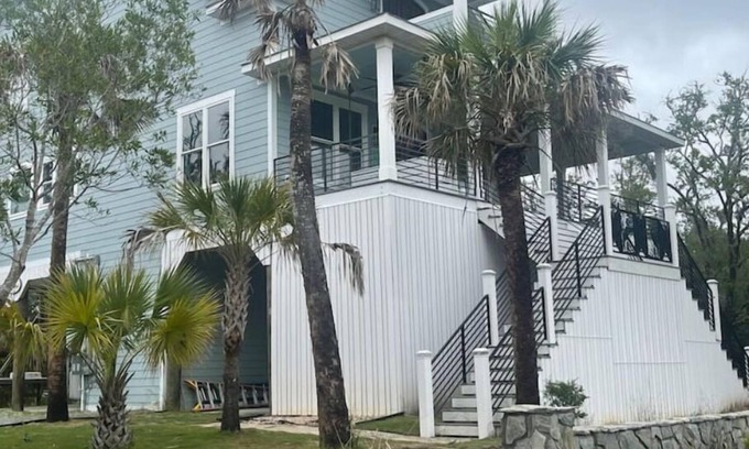 Edisto Island Haus | The Marshpad, surrounded by nature, mins to beach in gated community