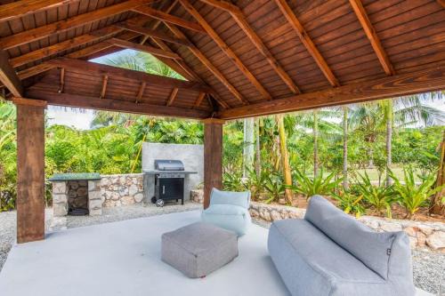 North Side Haus | The Mastic Cana Luxury Cottage