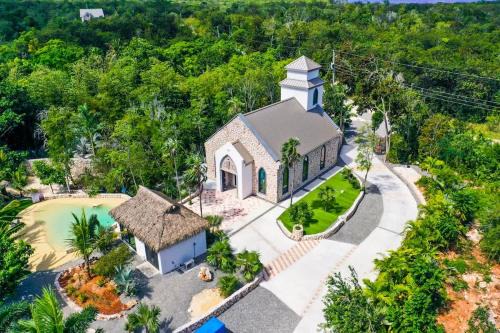 North Side Haus | The Mastic Chapel Cottage