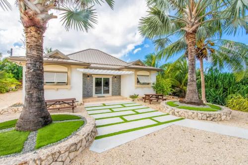 North Side Haus | The Mastic Sunnyhill Cottage