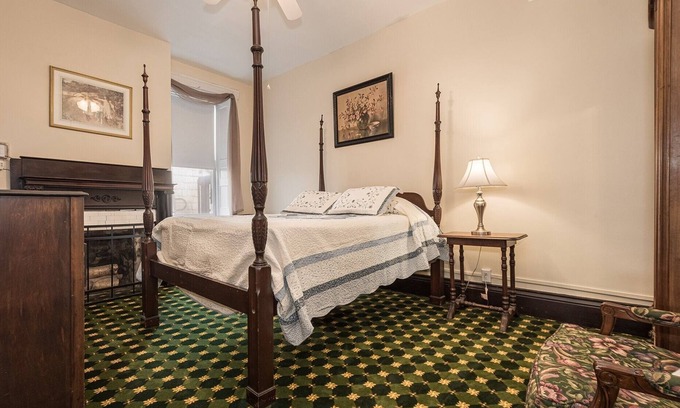 Farmington Hotel | The Monroe | Historic Victorian Inn Room