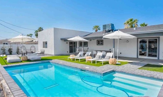 Scottsdale Estates Nine Haus | *The Monty* Stylish Old Town Oasis w/ Private Pool