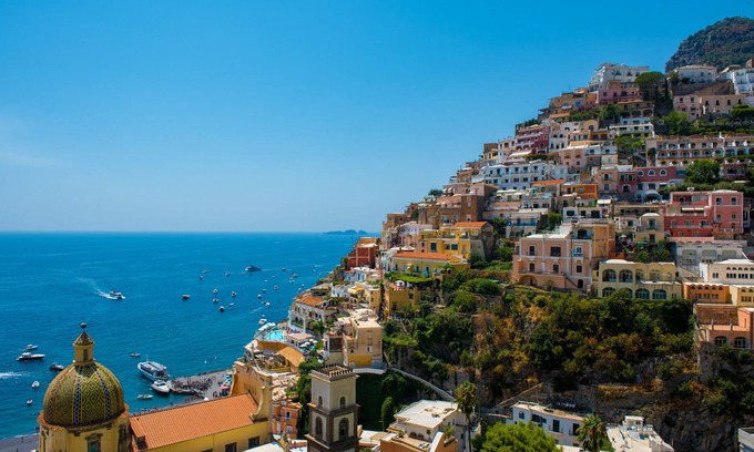 Positano City Centre Wohnung | The Moon Positano, only 3 minutes walk to reach the main beach in Positano.