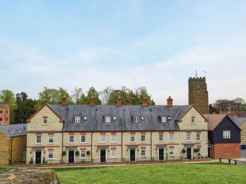 Towcester Haus | The Mount View