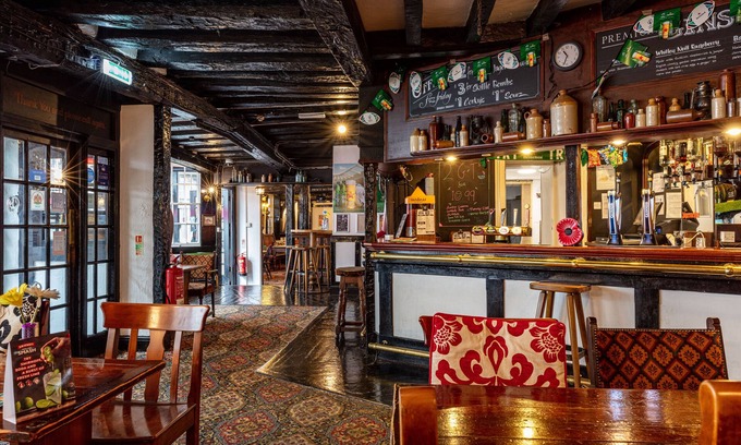 Gloucester Hotel | The New Inn by Roomsbooked