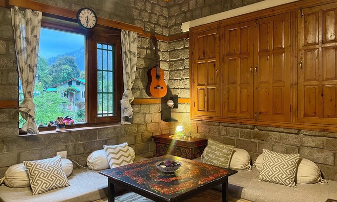 Manali Haus | The OakHurst
