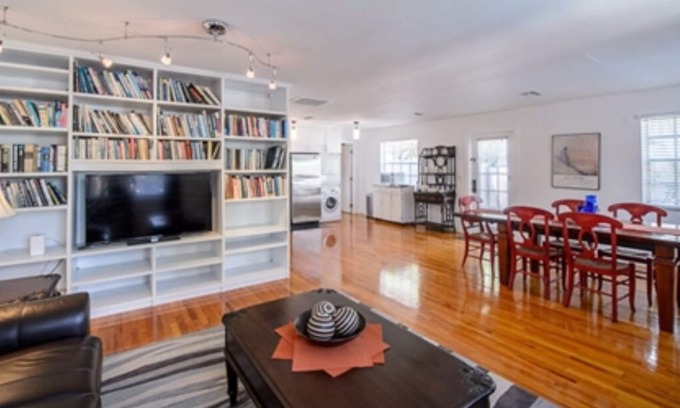 Stuart Hütte | THE OASIS SUITE AT OLD COLORADO INN