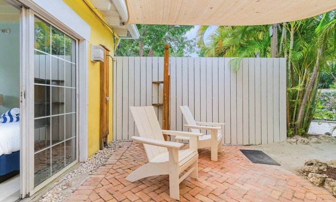 Islamorada Hotel | The Ocean View Inn & Pub