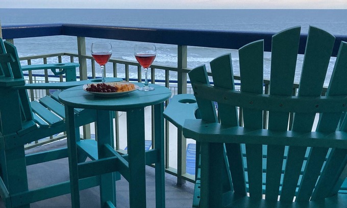 Cherry Grove Beach Eigentumswohnung | The Oceans 510 - Oceanfront, Sleeps Four, Oceanfront Pool -- Be Shore Blessed