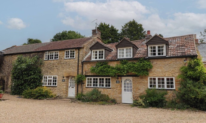 South Perrott Hütte | THE OLD BAKERY, pet friendly, character holiday cottage in Mosterton