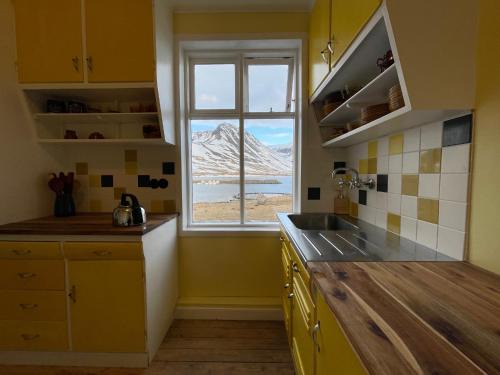 Flateyri Bed & Breakfast | The Old Bookstore