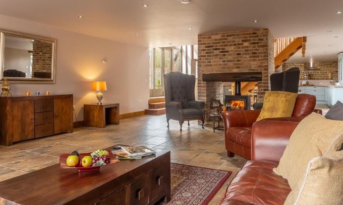 Paston Haus | The Old English Barn and Cart Shed