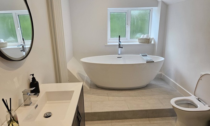 Chippenham Haus | The Old Forge – Countryside 4-bed home near Bath, the Cotswolds and Stonehenge