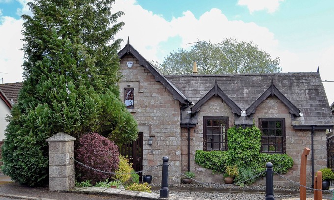 Penallt Hütte | The Old School Penallt