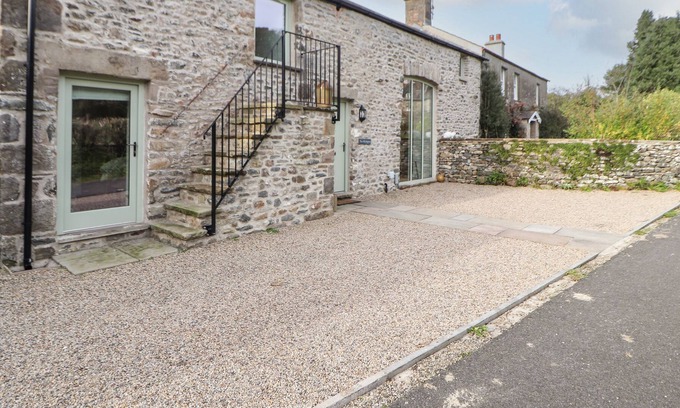 Barbon Hütte | THE OLD SHIPPON, pet friendly, with a garden in Kirkby Lonsdale