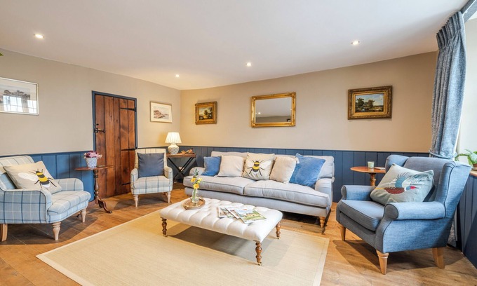 Nettleton Hütte | The Old Swan - Cotswolds Self Catering Cottage in charming village, Sherston