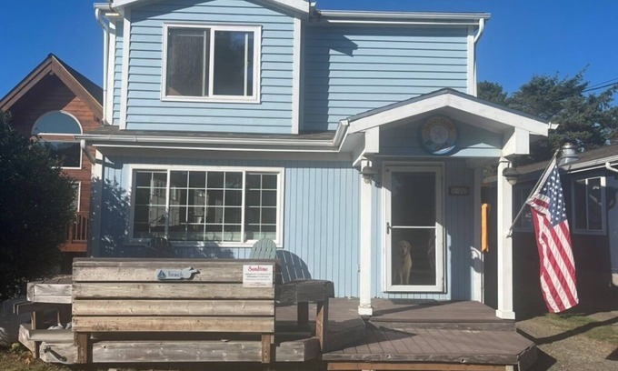 Tierra Del Mar Kabine | The Oregon beach cabin is a couple of minutes from a quiet beach.