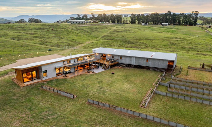 Kanimbla Haus | The Overflow; a unique blend of modern luxury and rural history