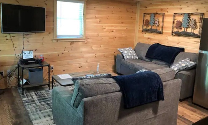 Kimbolton Kabine | The Owl’s Nest Cabin— 3 Minutes from Salt Fork!