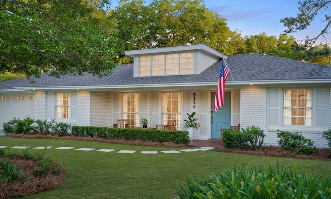 East Beach Haus | The Palm - East Beach Private Retreat - Saltwater Pool, Hot Tub, Beach Access!