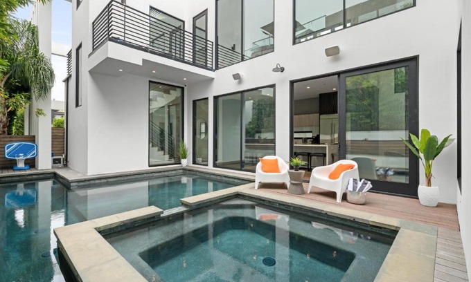 Venice Haus | The Palms Pad - 5 Min from Beach - Golf,Arcade,Sauna