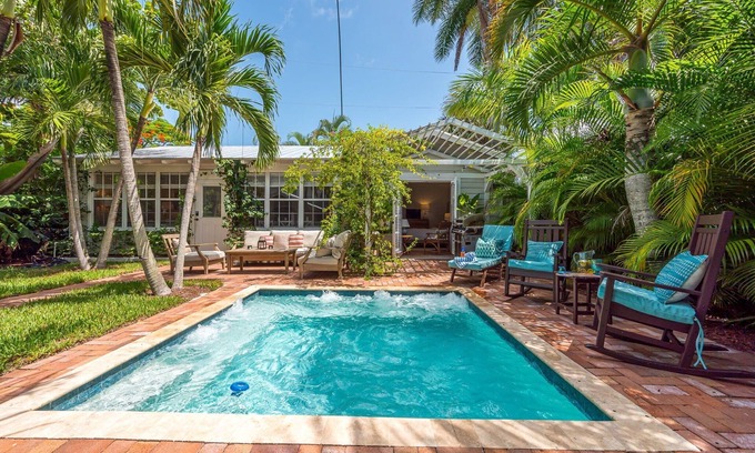 Flamingo Parks Haus | Palm Garden Resort Style Oasis - Jacuzzi + Pool! *4BR with Private Guesthouse*