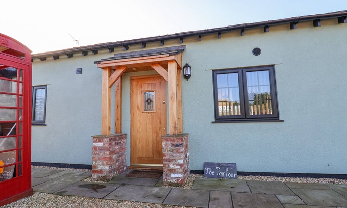 Hapsford Hütte | THE PARLOUR, family friendly, luxury holiday cottage in Helsby