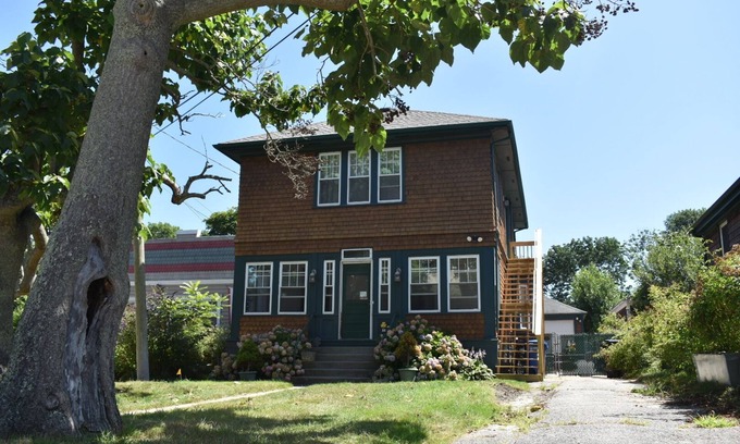 Fifth Ward Wohnung | The Peaceful Puffin - 2-bedroom apartment with AC in Newport, RI