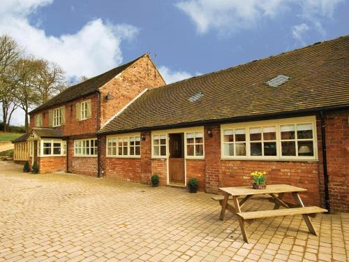 King's Bromley Haus | The Peacock Barn - E4713