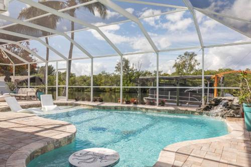 River Isles Haus | The Pearl - Pool W Screen On Canal - Boat Rental