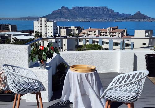 West Beach Haus | The Penthouse, Pub Lounge and Porch on the Palace, Bloubergstrand