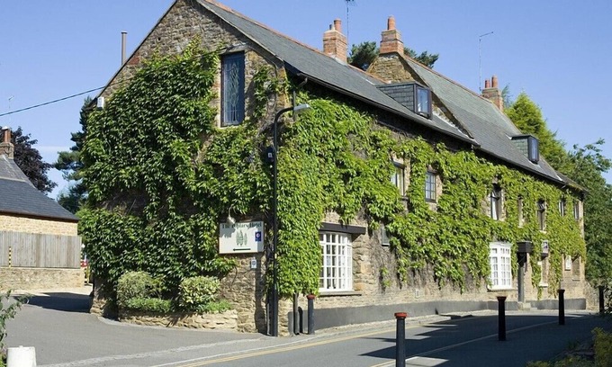 Moulton Hotel | The Poplars Moulton